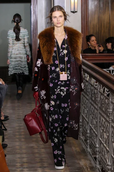 Look 14